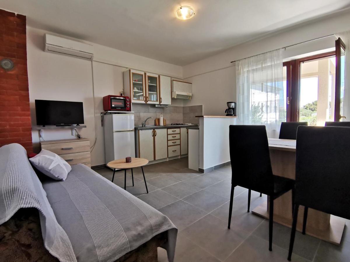 Apartment Hramina Murter Bagian luar foto