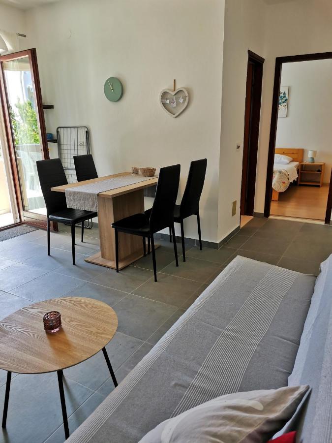 Apartment Hramina Murter Bagian luar foto
